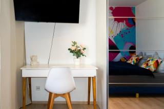 COZY Apartment for 6 People CENTRAL LOCATION - - 1