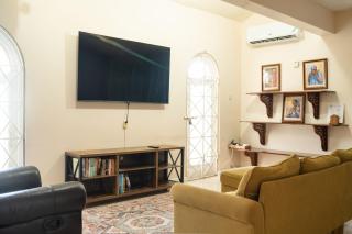 Pampered In Paradise Columbus Heights 2 BR penthouse condo near Ian Fleming airport - 5