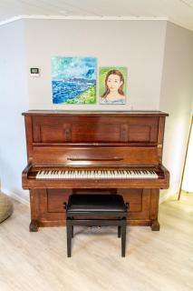 Spacious 220 sqm Apartment with 4 Bedrooms - 2