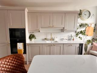 Quirky & Stylish, Central Top Floor Apartment - 3