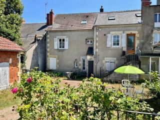 J4 Parking, Wifi Grand 2 Chambres 3 lits 2 à 4 pers, lit parapluie JACQUELINE - Imphy - 9
