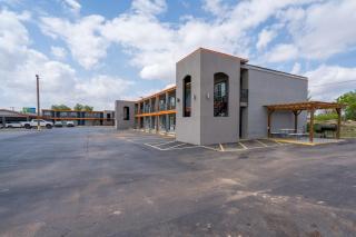 Town Place Studio Apartment - Snyder - 6