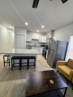 Newly Renovated 2 Bedroom - B - Durham - 4
