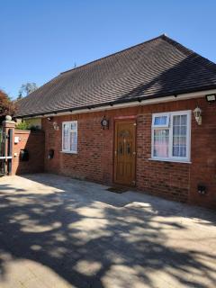The Lake House Bungalow - Havering - 0