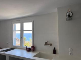 House on the rocks - Kimolos - 7