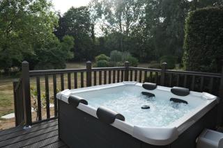 Countryside Log Cabin - - 6