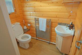 Countryside Log Cabin - - 3
