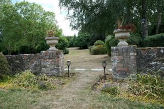 Countryside Log Cabin - - 4