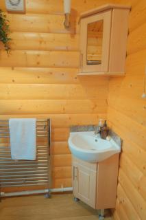 Countryside Log Cabin - - 2