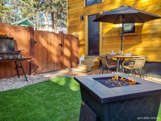 Luxury Glamping Tiny Haven, Firepit & Grill - 4