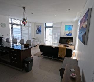 Beachfront Penthouse with patio and free parking - 4