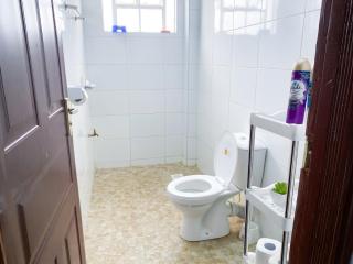 1BR Pent Apartment in the Whitehouse, Garden Estate with Free Parking and WiFi - Nairobi - 1