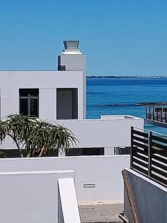 Beachfront Penthouse with patio and free parking - 3