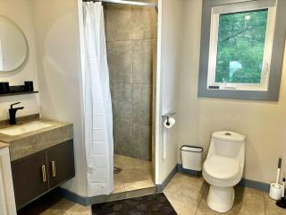 Lakefront Studio Cottage #7 - 2