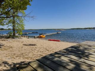 Lakefront Studio Cottage #7 - 2