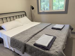 2-Bedroom Cottage #4 - Sand Bay - Dillon - 4