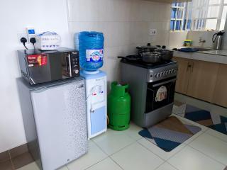 1BR Pent Apartment in the Whitehouse, Garden Estate with Free Parking and WiFi - Nairobi - 6