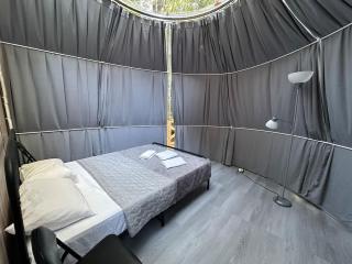 Studio Capsule Sand Bay #16 - Dillon - 4