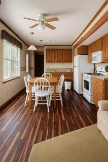 2-bedroom Camper Trailer Cottage #3 - Dillon - 5