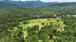 3-Story Private Cabin with Hot Tub and Fire Pit - Hiawassee - 4
