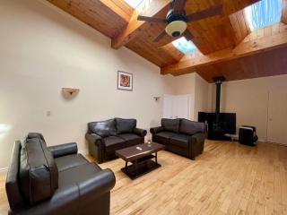 Spacious 3-Bedroom Main House in Bobcaygeon #12 - Kawartha Lakes - 0
