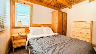 Muskoka Lakefront 3-bdrm Chalet #90 - Port Carling - 4