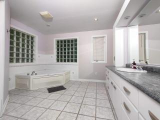 Muskoka Lakefront 4-bdrm Guest House - Port Carling - 3