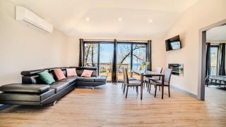 2-bedroom Lake Front Cottage in Harwood ON #2 - Harwood - 0