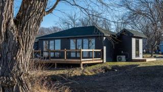 2-bedroom Lake Front Cottage in Harwood ON #2 - Harwood - 9