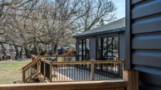 2-bedroom Lake Front Cottage in Harwood ON #4 - Harwood - 7