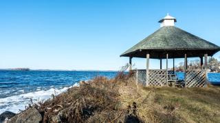 2-bedroom Lake Front Cottage in Harwood ON #1 - 7