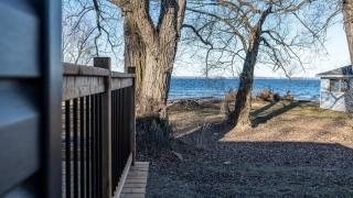 2-bedroom Lake Front Cottage in Harwood ON #1 - Harwood - 6
