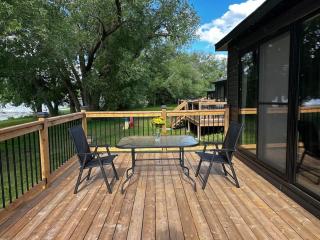 2-bedroom Lake Front Cottage in Harwood ON #7 - Harwood - 4