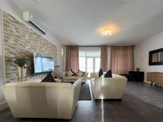 Private Villa - - 0