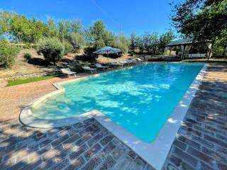 Detached villa - sleeps 10 - pool - pergola - playground for children - wifi - 9