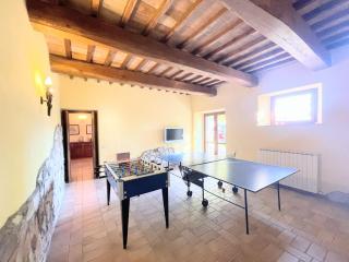 Detached villa - sleeps 10 - pool - pergola - playground for children - wifi - Petroro - 2