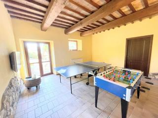 Detached villa - sleeps 10 - pool - pergola - playground for children - wifi - 1