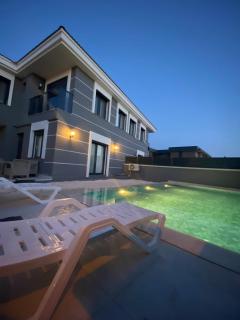 Tamamen Müstakil Havuzlu Villa - Çeşme - 0