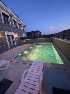 Tamamen Müstakil Havuzlu Villa - Çeşme - 9