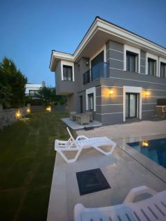 Tamamen Müstakil Havuzlu Villa - Çeşme - 8
