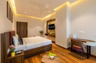 Hotel De Infinity Near IGI Airport Free Airport Drop - New Delhi - 9