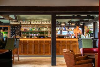 Cromwell Arms Country Pub with Rooms - Romsey - 9