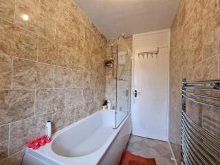 A spare room in a quite cul de sac - New Bilton - 9