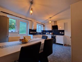 A spare room in a quite cul de sac - New Bilton - 4