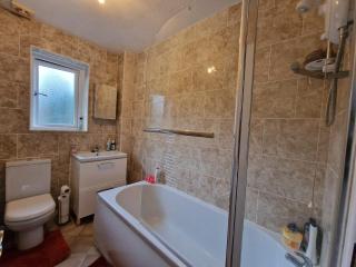 A spare room in a quite cul de sac - New Bilton - 3