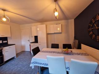 A spare room in a quite cul de sac - New Bilton - 2