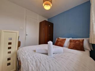 A spare room in a quite cul de sac - New Bilton - 5