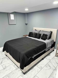 Cozy 1BR Basement Unit with Private Entry & Free Parking - 5