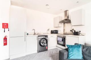 Spacious 2Bed Apartment in Preston by Eason Stays with Free Parking Good for Leisure and Family Getaway - Preston - 3