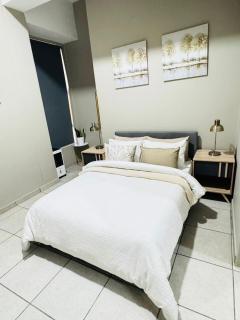 Business, fun, relaxation in the heart of Rosebank - 1
